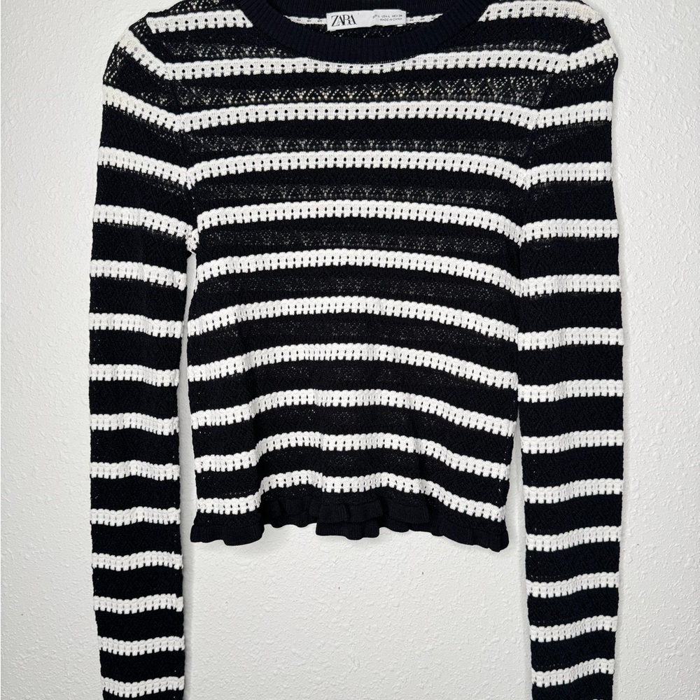 Zara black and white striped sweater is size L but it runs small, - Picture 8 of 12